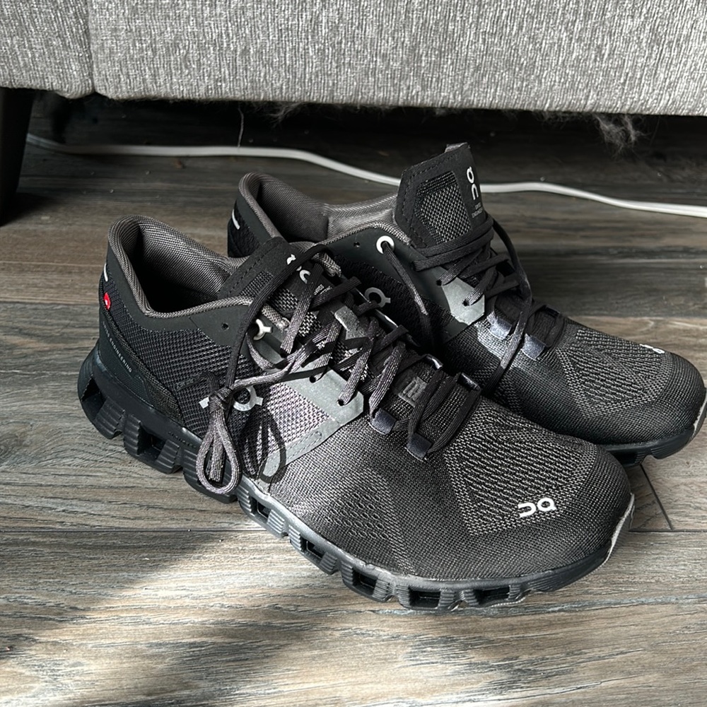 On Cloud. Cloud X. Black Asphalt. Brand new